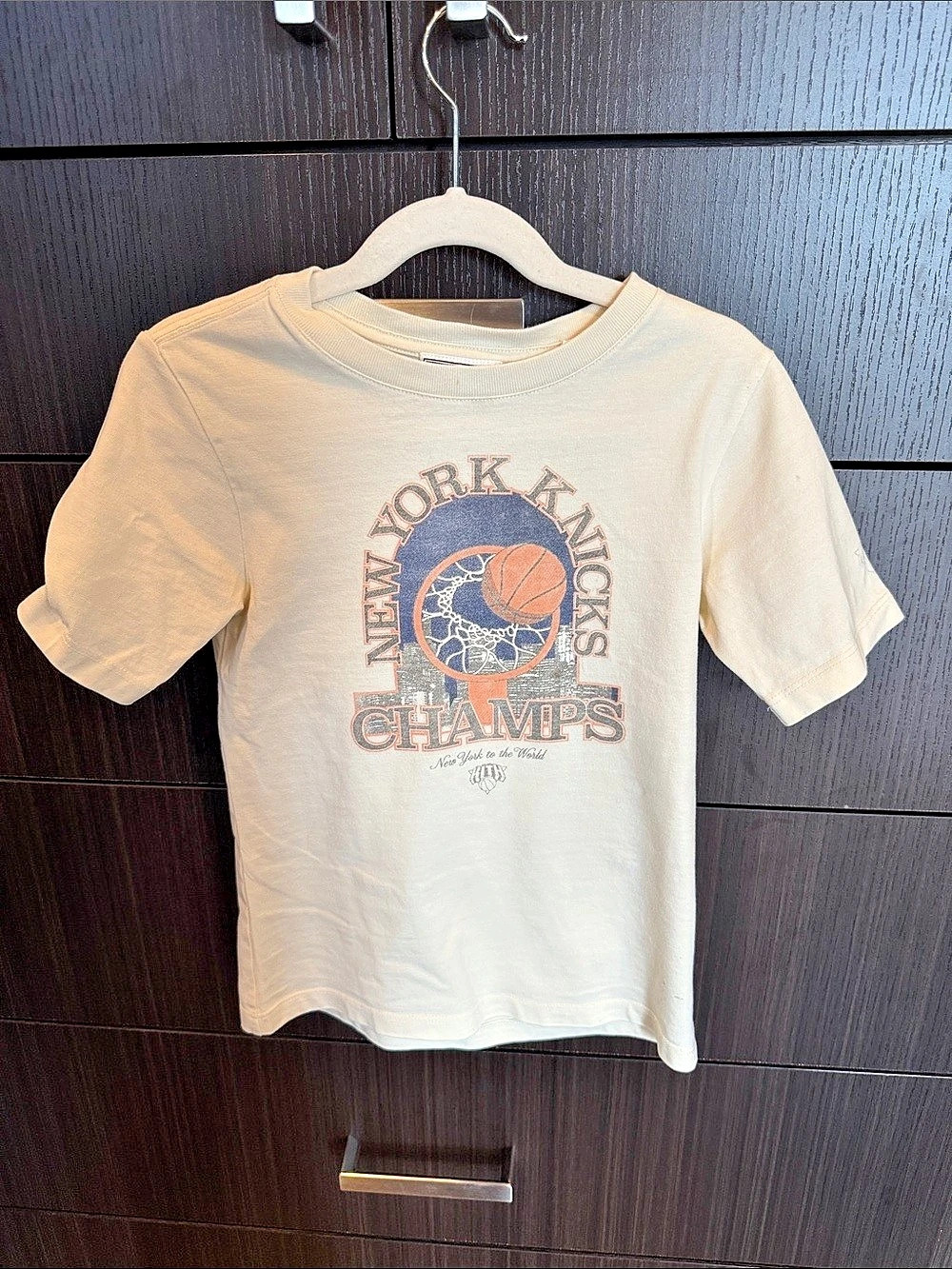 Kith Kids Knicks Graphic Short Sleeve Tee in Cream
